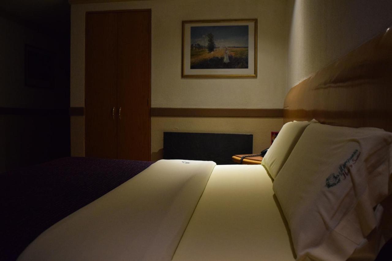 Hotel & Suites La Marquesa Toluca Exteriör bild